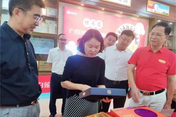 “中山技術(shù)+六盤(pán)水特產(chǎn)”,咀香園與貴州六盤(pán)水企業(yè)簽約開(kāi)發(fā)刺梨月餅